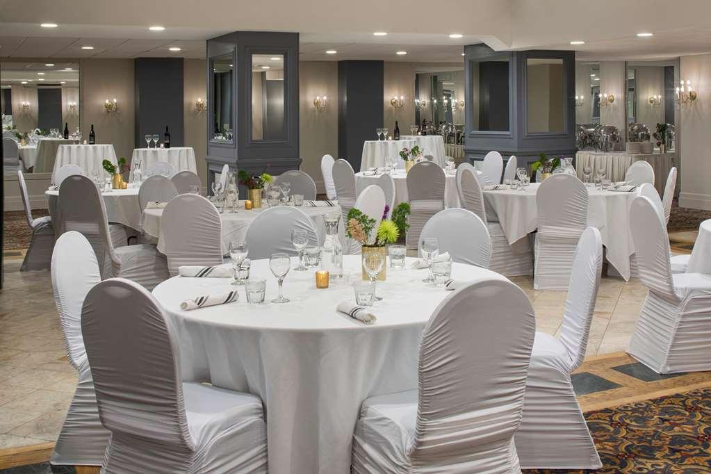 Landmark Inn Маркет Зручності фото